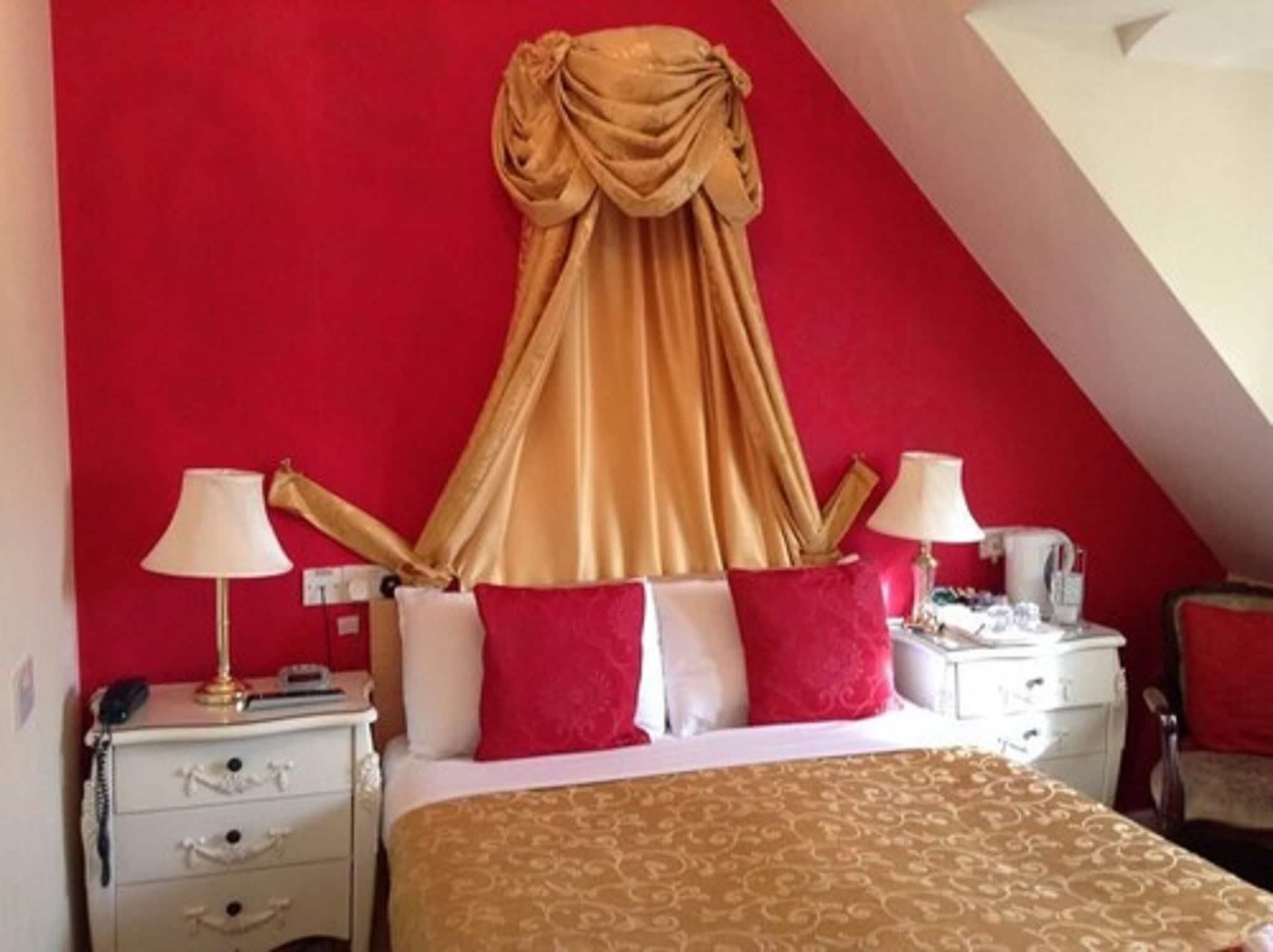 Acorn Guest house 4*